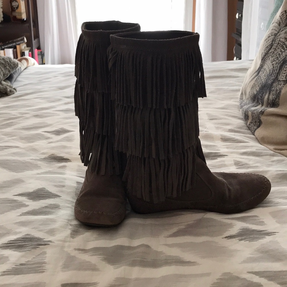 Grey Lauren Conrad fringe boots!👢
